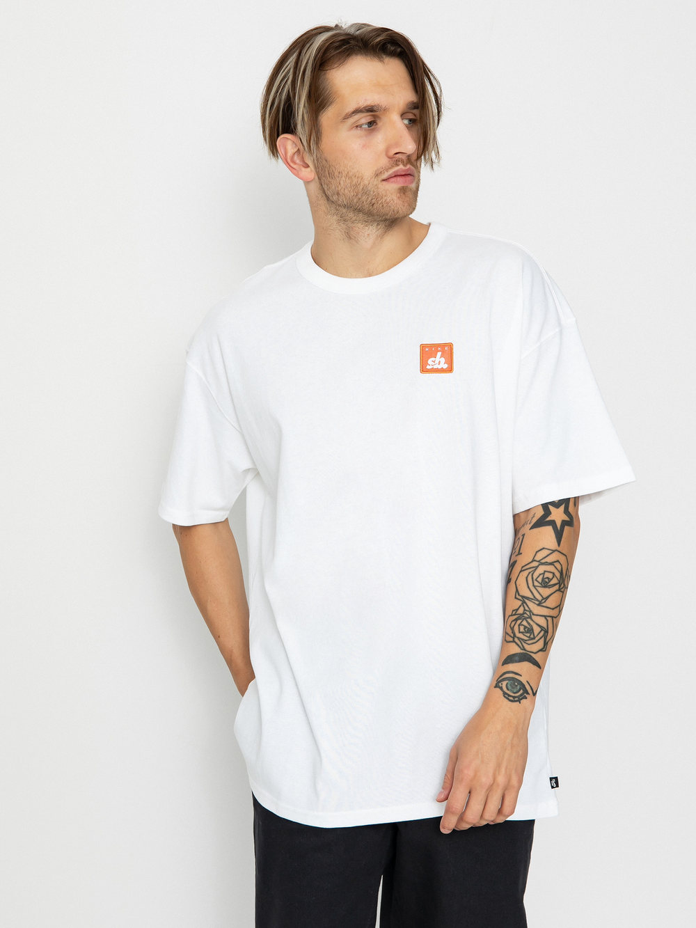 FJ1167-100 Футболка U NIKE SB TEE PE SUST