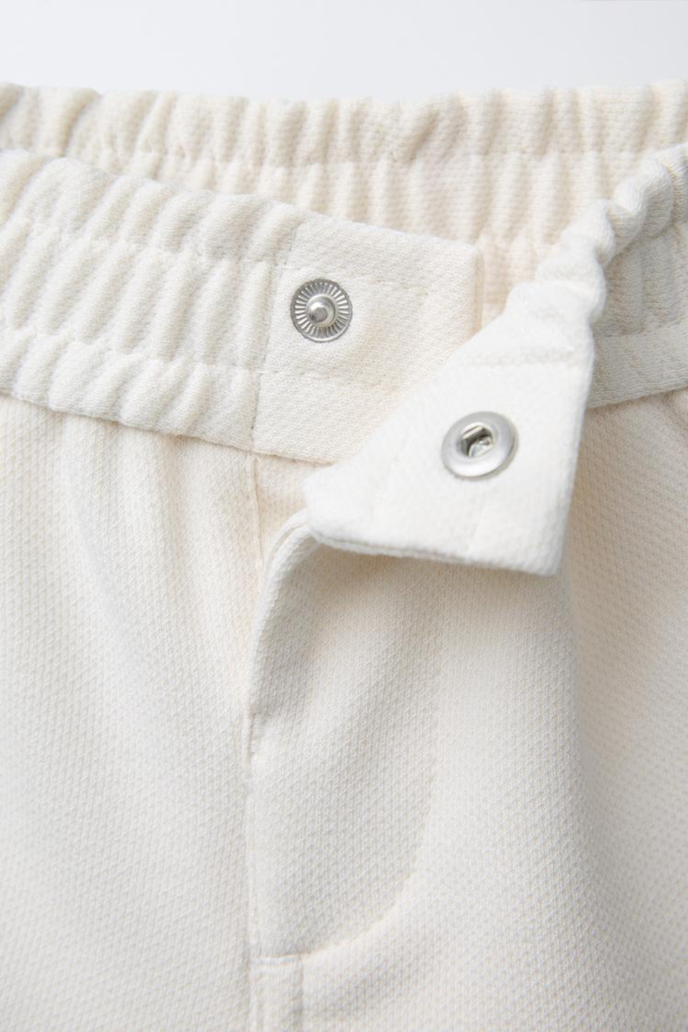 ZARA ШОРТЫ КОМФОРТНОЙ ПОСАДКИ ИЗ РЕЛЬЕФНОЙ ТКАНИ, ЭКРЮ