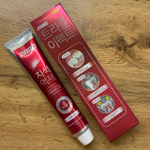 Зубная паста Dental Clinic 2080 Triple Effect Strong Mint Red очищает и защищает от кариеса Toothpaste 140 г