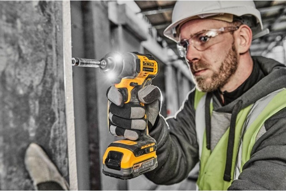 Дрель-шуруповерт аккумуляторная DeWALT DCF 840 N ударный, бесщеточный, без АКБ и ЗУ DCF840N-XJ