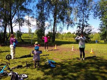 Занятия на беговелах и ОФП в «Романовском Парке»