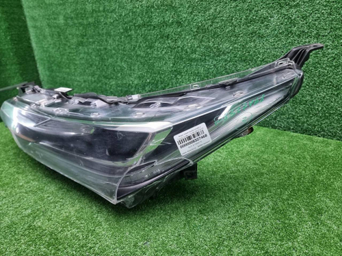 Фара левая Toyota Corolla E160 (2015-2019) LED