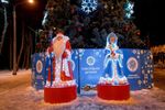 Большие фигуры "Дед Мороз и Снегурочка на подиуме"