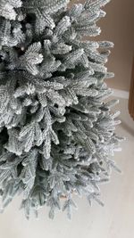 Заснеженная елка на ножке «Николь» (Литая хвоя) 180 см / 1,8 м