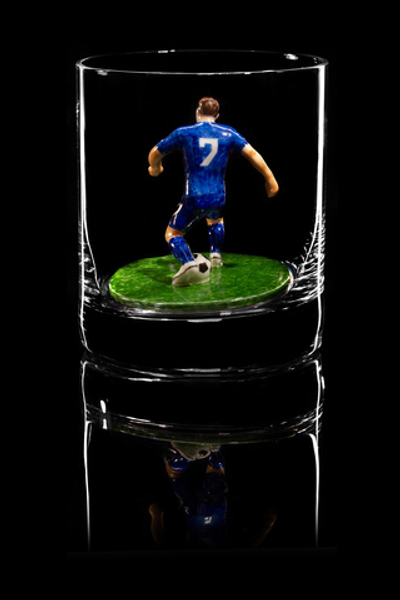 Индивидуальная надпись на фигурке.