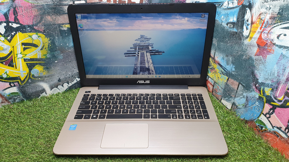 Ноутбук Asus i5-5/4Gb/M320 2Gb/W519LI5200-554AXCA2XC0/Windows 10