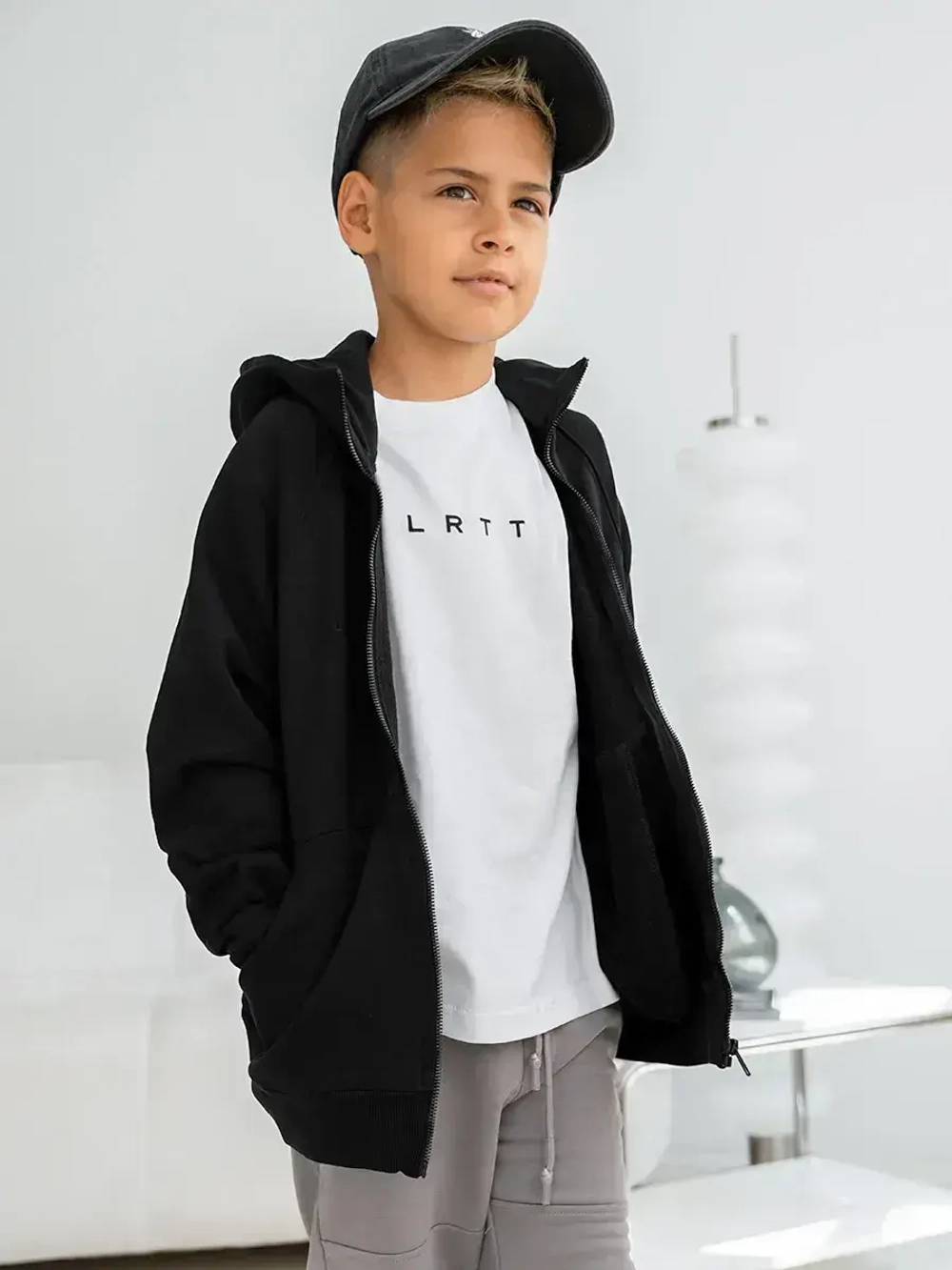 Толстовка для мальчика на молнии в школу