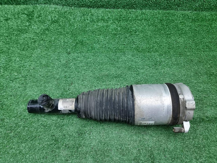 Стойка пневматическая левая Volvo XC90 2 (14-нв)