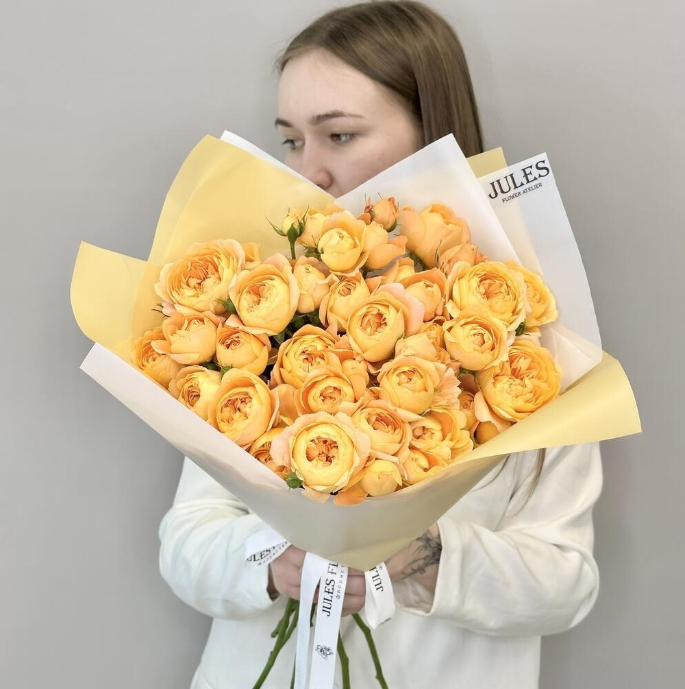 «Янтарь» букет из пионовидных кустовых роз