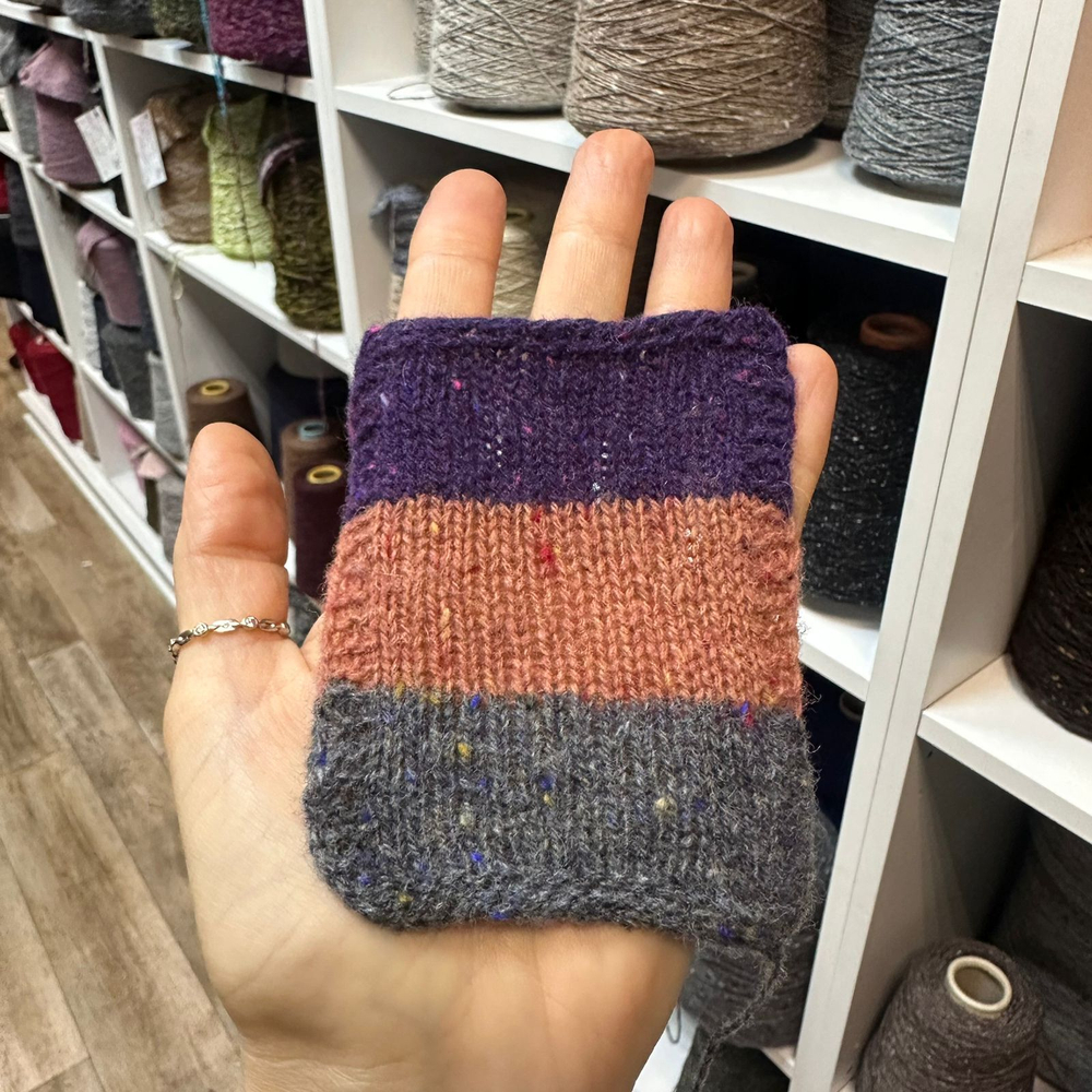 ISLEY - New Mill; 100% меринос; 750м/100гр; col. 130525, цвет: оранжево-коричневый с цветными вкраплениями