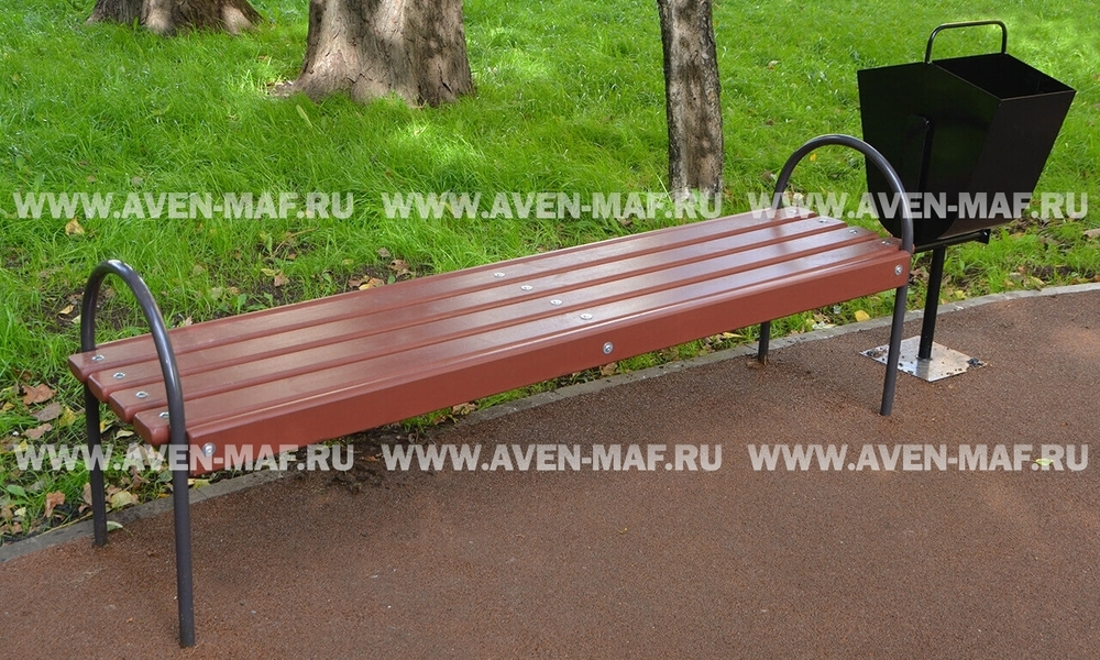 Скамейка на металлическом каркасе
