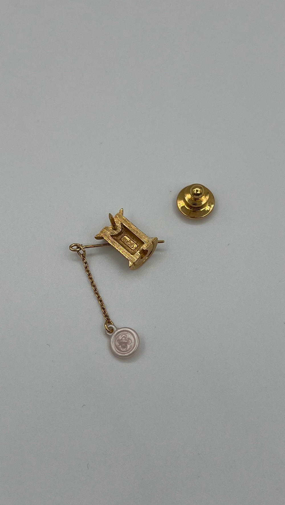 Брошь пин Катушка ниток Avon