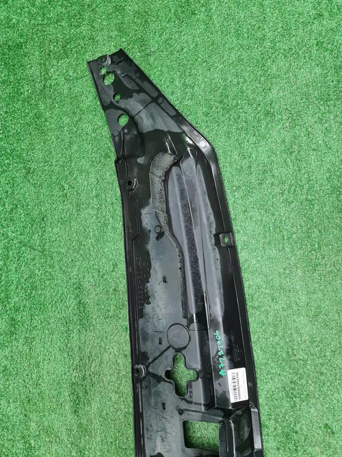 Кожух замка капота Toyota Land Cruiser 200 (15-21)