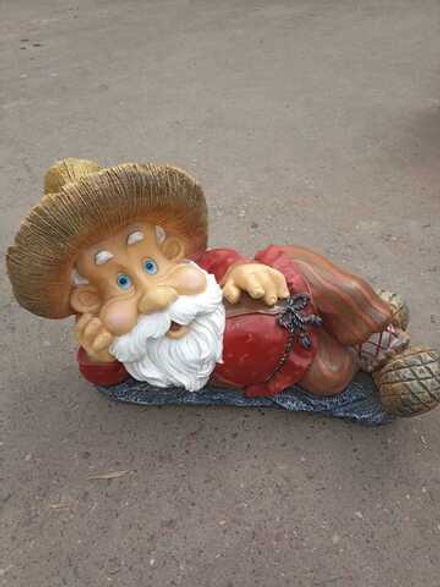 Лесовик лежит на боку (F401)