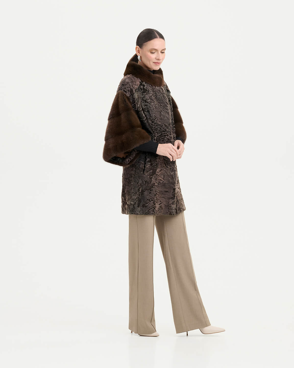 Шуба из каракуля с отделкой из меха норки