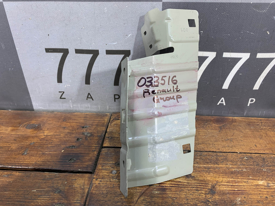 Кронштейн крыла правого Renault Kaptur 16-22 Б/У Оригинал 631462198R