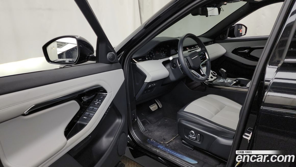 Land Rover Range Rover Evoque 2 Generation P250 R-Dynamic SE (02.2022)