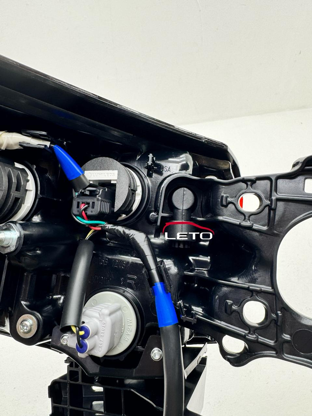 Фонарь крыла правый 81550-0E240 815500E240