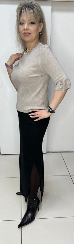 Трикотажная юбка с двумя боковыми разрезами