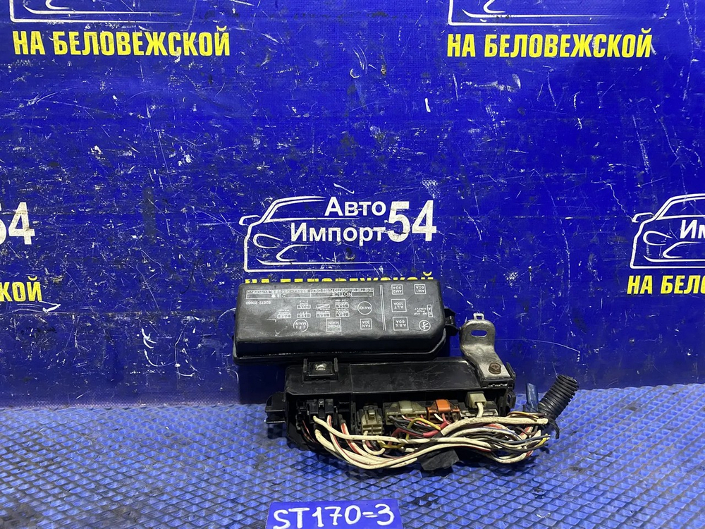 Блок предохранителей подкапотный TOYOTA CORONA 1990