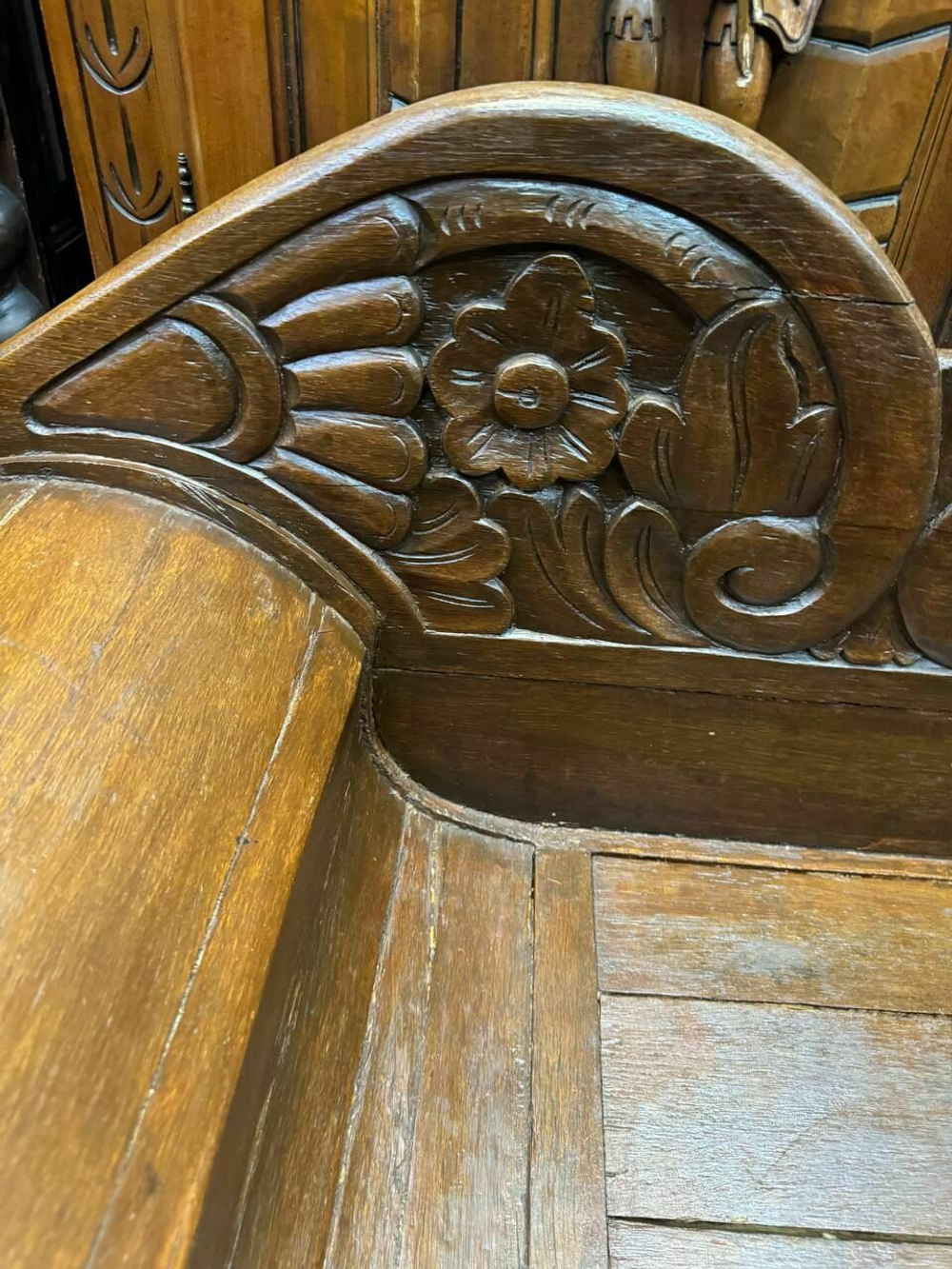 Старинная лавка