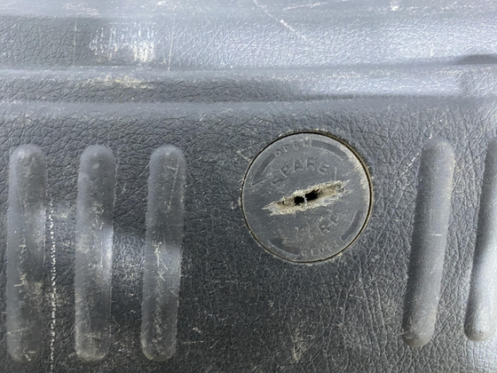 Накладка замка крышки багажника Kia Sorento 2 (XM)  Б/У Оригинал 857702p000