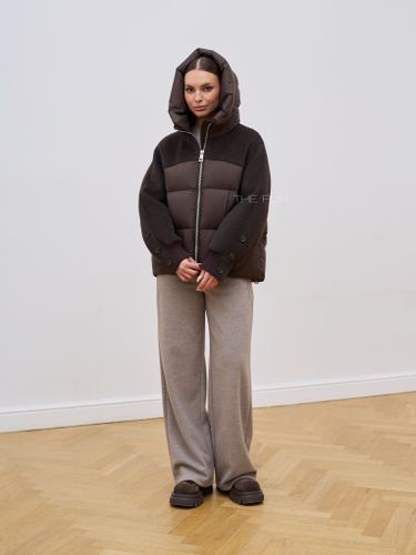 Комбинированный серый пуховик с капюшоном