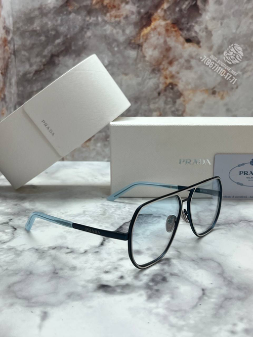 Солнечные очки Prada