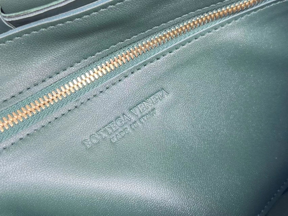 Bottega Veneta Cassette 23 cm