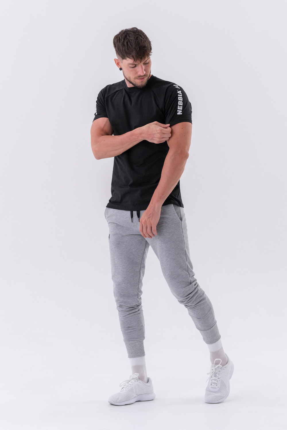 Мужская футболка Nebbia Sporty Fit T-shirt “Essentials” 326 Black