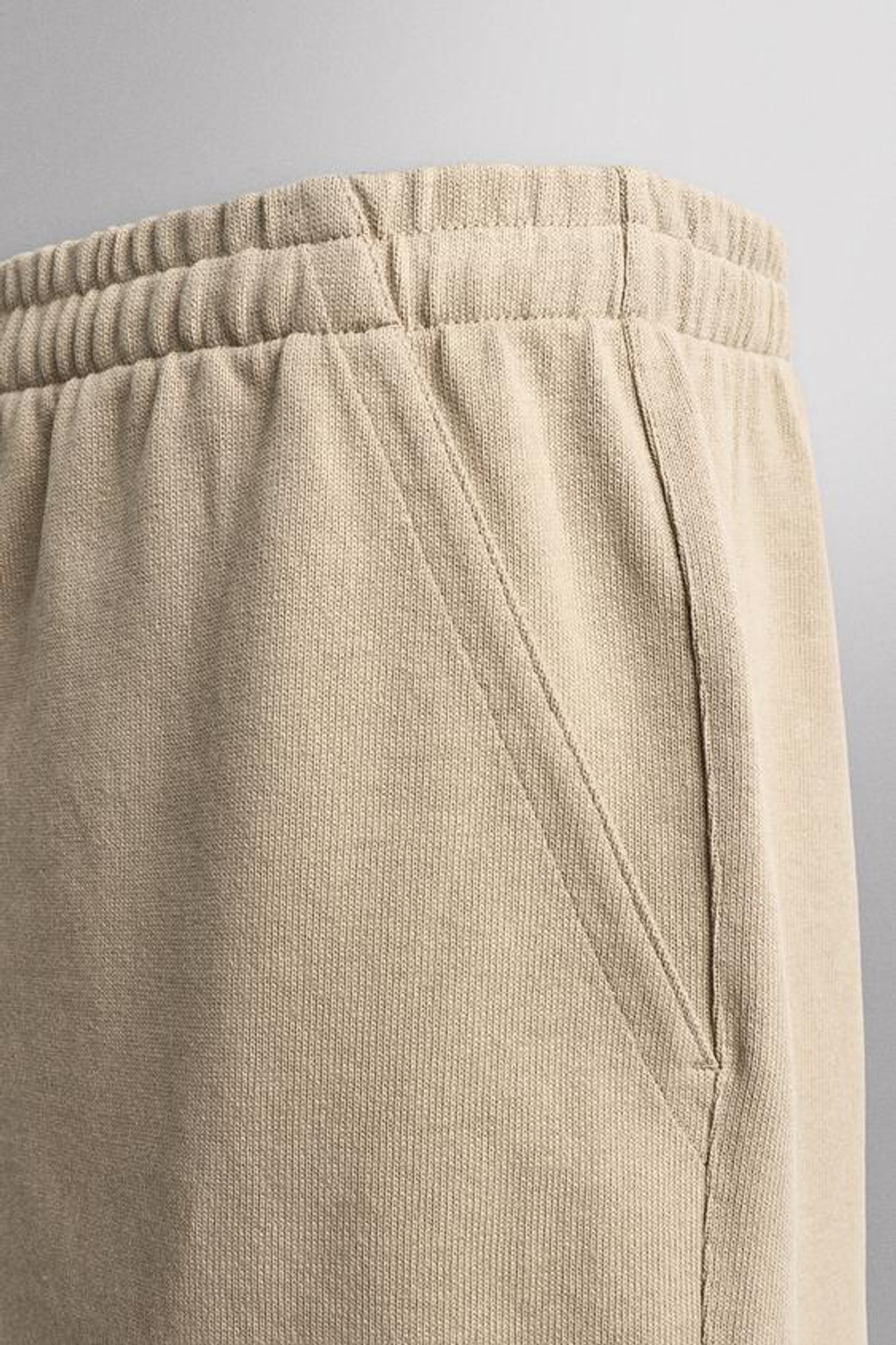 ZARA УТЯЖЕЛЕННЫЕ ШОРТЫ-ДЖОГГЕРЫ, ПЕСОЧНЫЙ