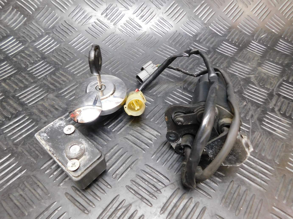 Коммутатор с замком зажигания Honda Shadow VT400S NC46 (комплект)