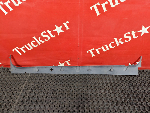 Накладка стойки правой