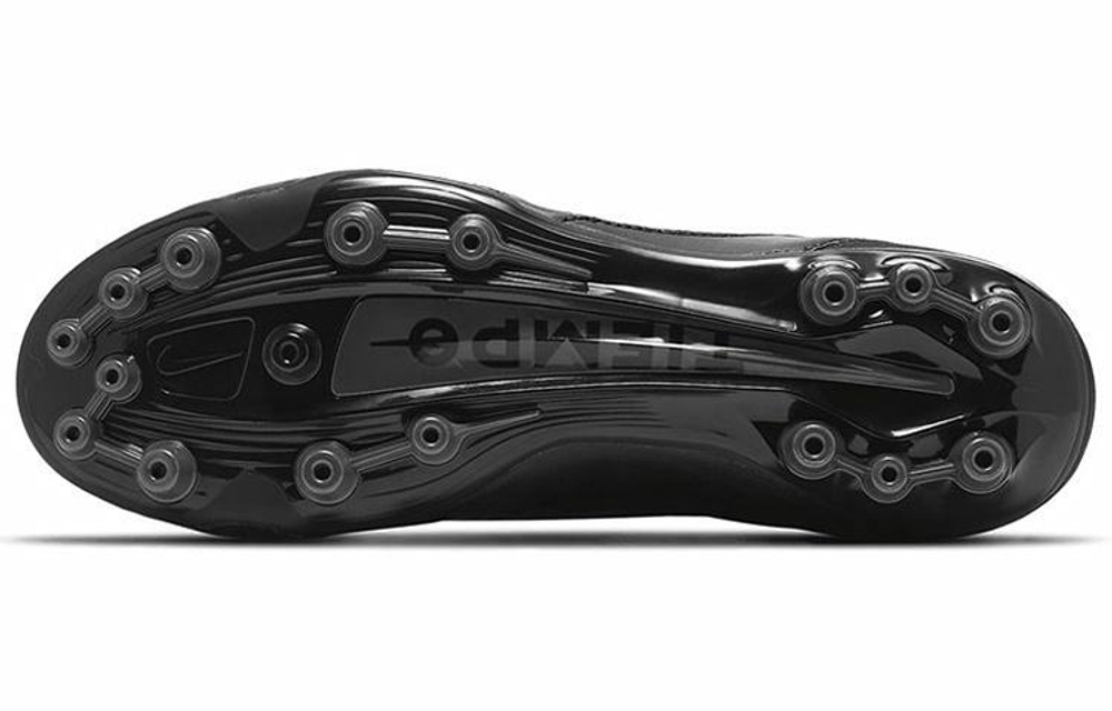 Кроссовки Nike Legend Essential