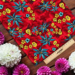 Ткань оксфорд 600 синие и горчичные цветы на красном