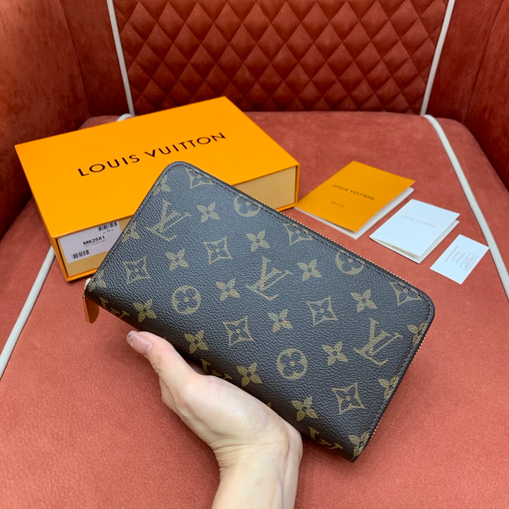 Louis Vuitton Zippy Organizer