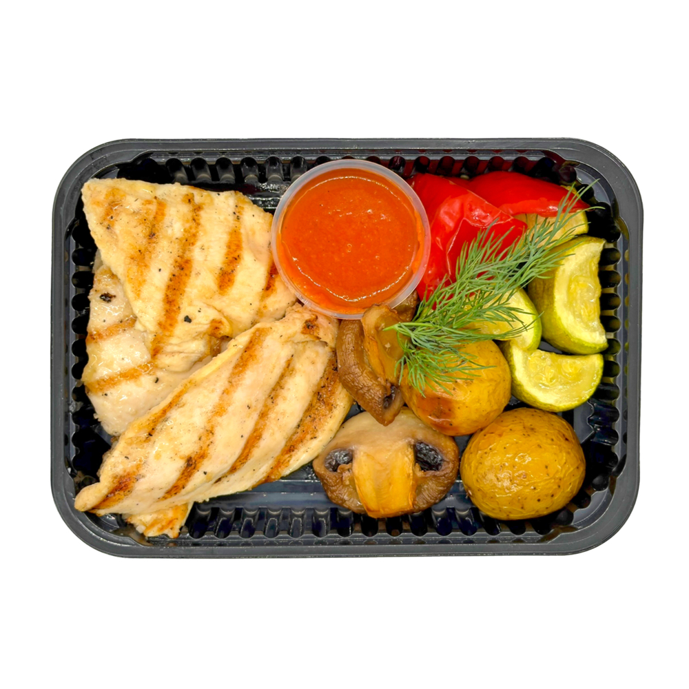 Грудка на гриле с гарниром