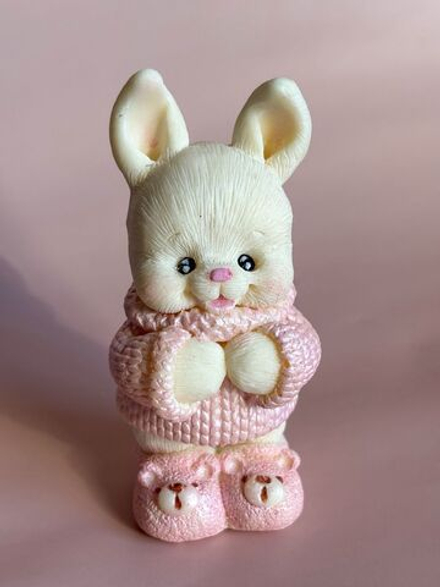 Фигурка из шоколадной глазури "Зайка Стеша"бел/розовый