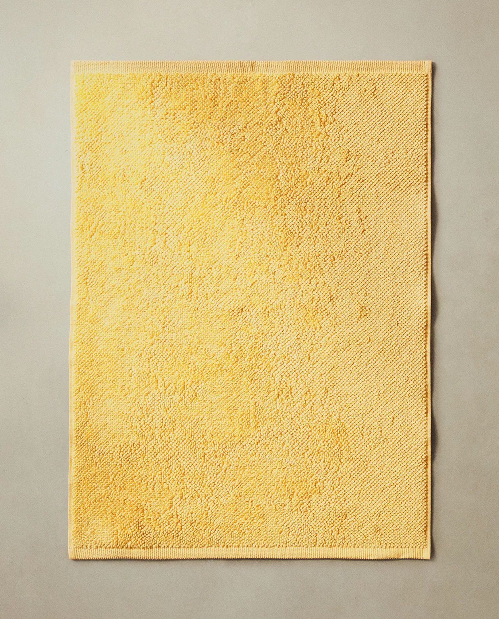 Zara Home - Гладкий нескользящий коврик для ванной, желтый, 50x70 см