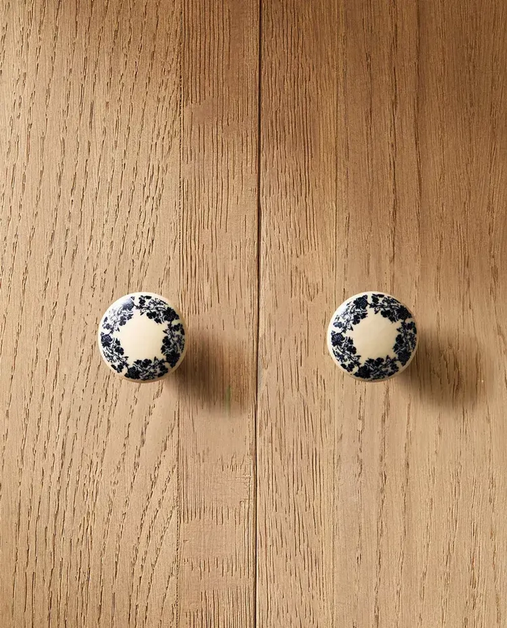 ZARA HOME НАБОР МЕБЕЛЬНЫХ РУЧЕК ИЗ КЕРАМИКИ «ЦВЕТОК» (2 ШТ.), СИНИЙ