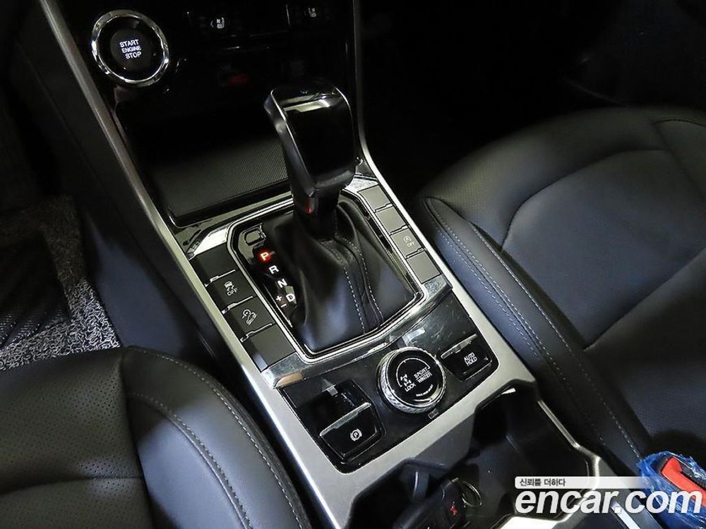 KG Mobility (Ssangyong) Beautiful Korando Бензин 1.5 4WD R-플러스 (10.2020)