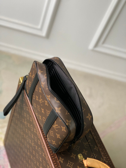 Louis Vuitton Pochette Kasai