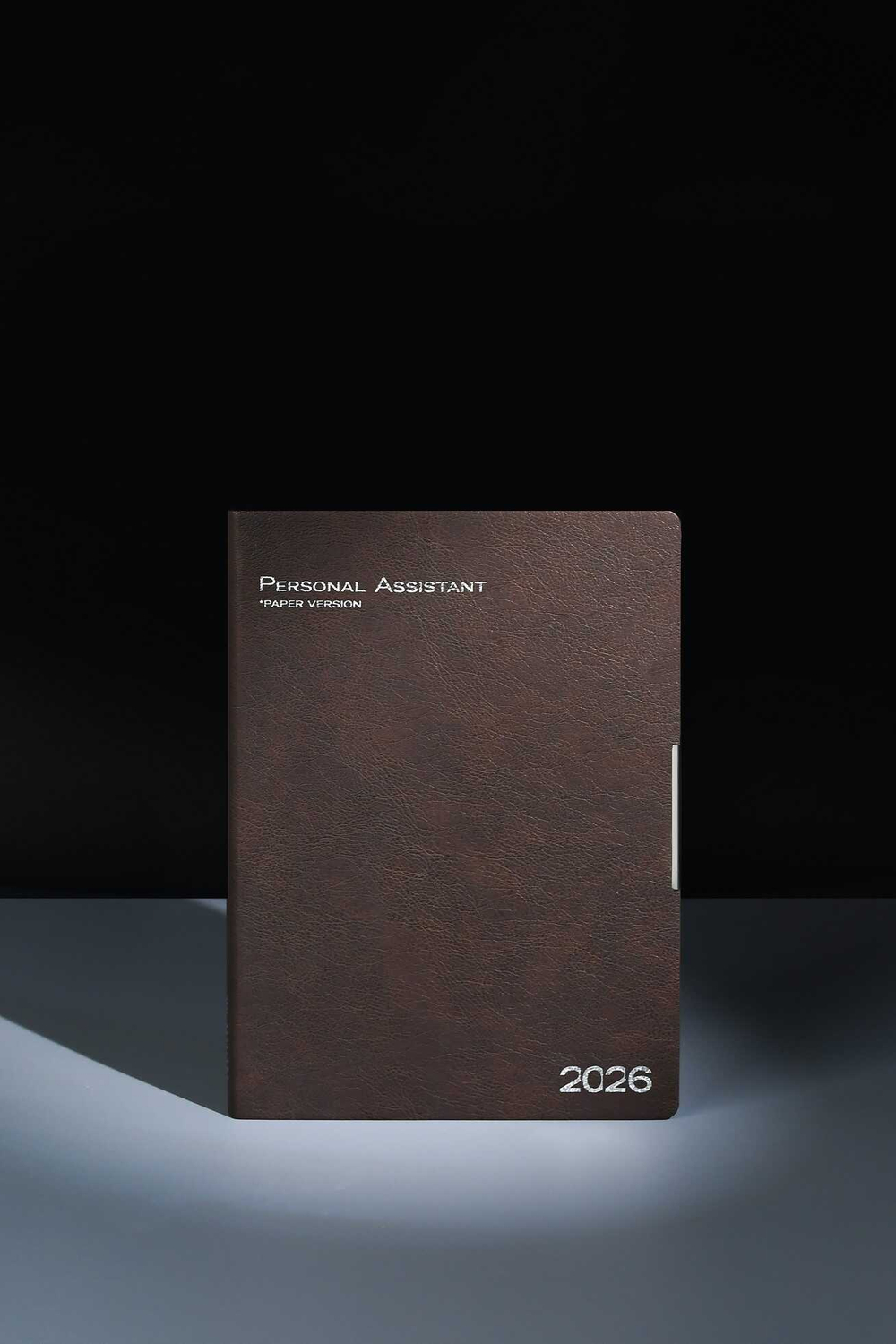 Ежедневник датированный 2026 ESCALADA, А4, 120 л., арт. 70206/ 10 ШЕВРЕТ ГЛОСС КОРИЧНЕВЫЙ (кожзам: 210х297 мм, мягкий переплёт, запаянный край, материал обложки: искусственная кожа "Шеврет глосс"; декор: тиснение фольгой, металлический шильд по краю