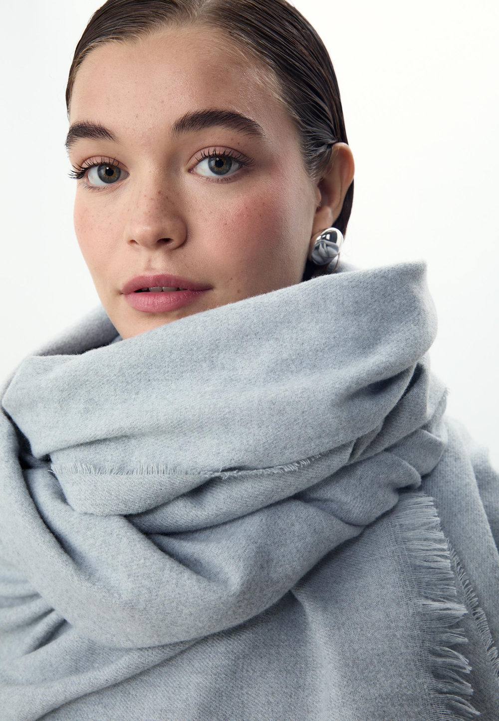 STRADIVARIUS Базовый шарф, серый