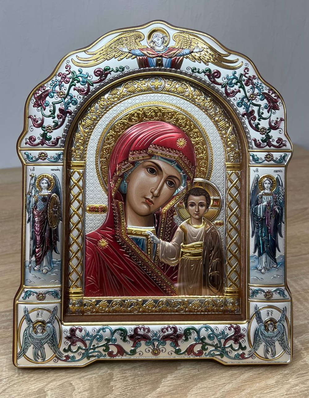 Казанская БМ, икона арочная с рамкой под стеклом, красное дерево,эмаль 266х335