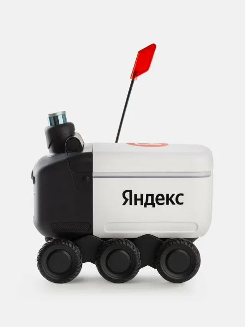 Игрушка Яндекс «Робот-доставщик Яндекса» на пульте управления