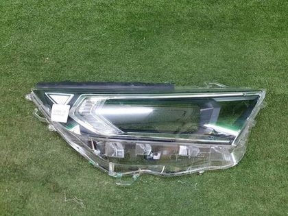 Стекло фары правое Toyota RAV4 5 XA50 (2018-н.в.)