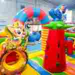 Коммерческий надувной батут «Дружная компания»,  8*6*5 м.