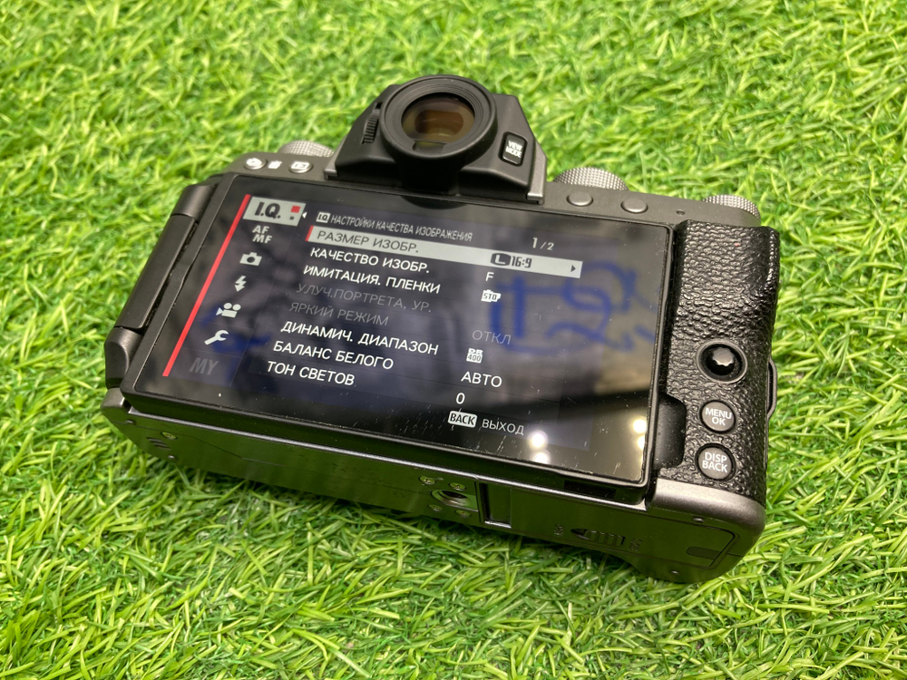 FujiFilm X-T200