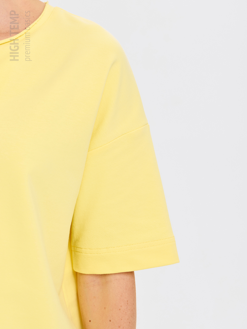 Плотная футболка из футера 2-нитки с V-вырезом HIGH TEMP